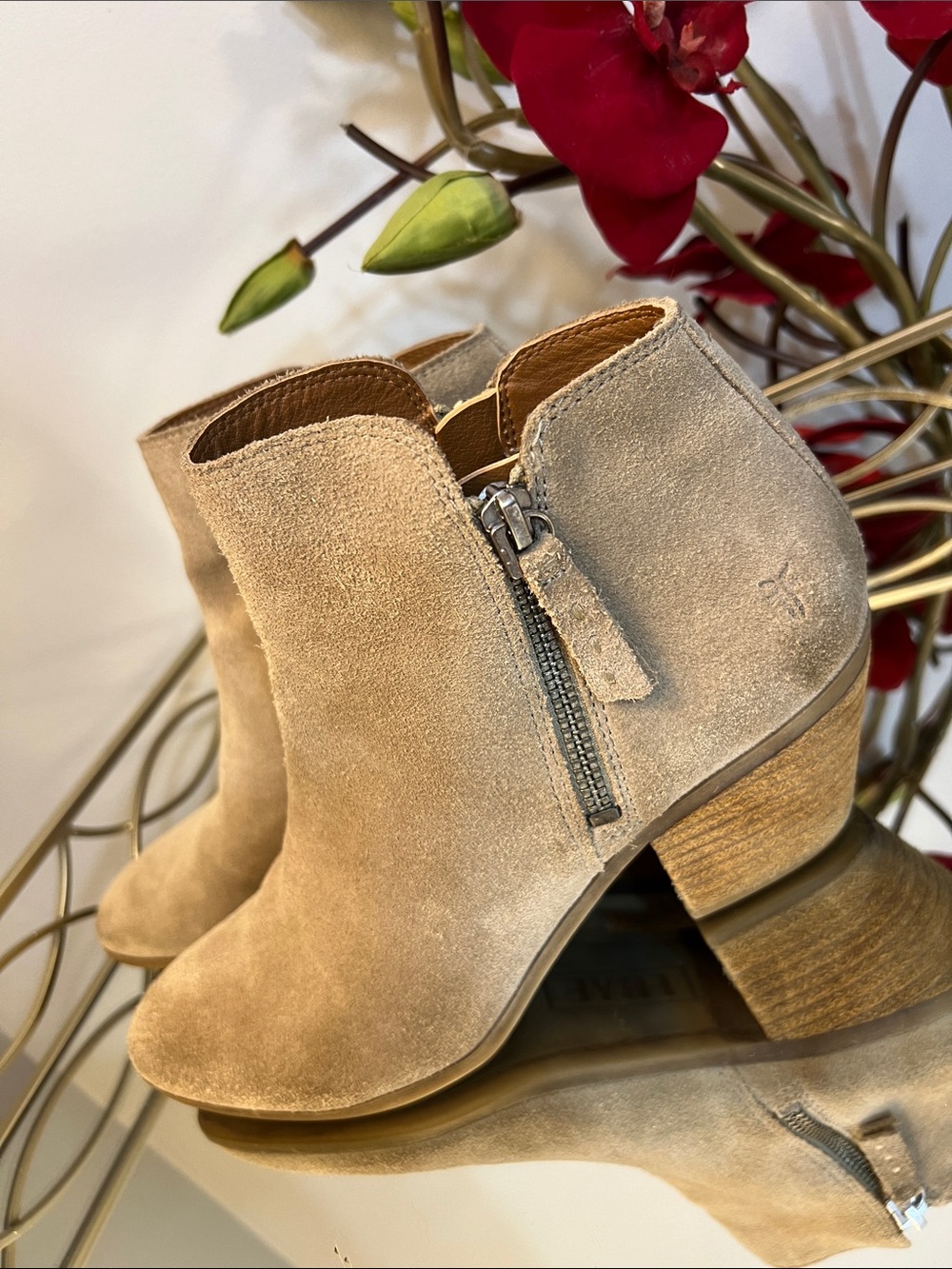 Frye Judith Beige Suede Double Side-Zip Block Heel Ankle Booties Size 7.5